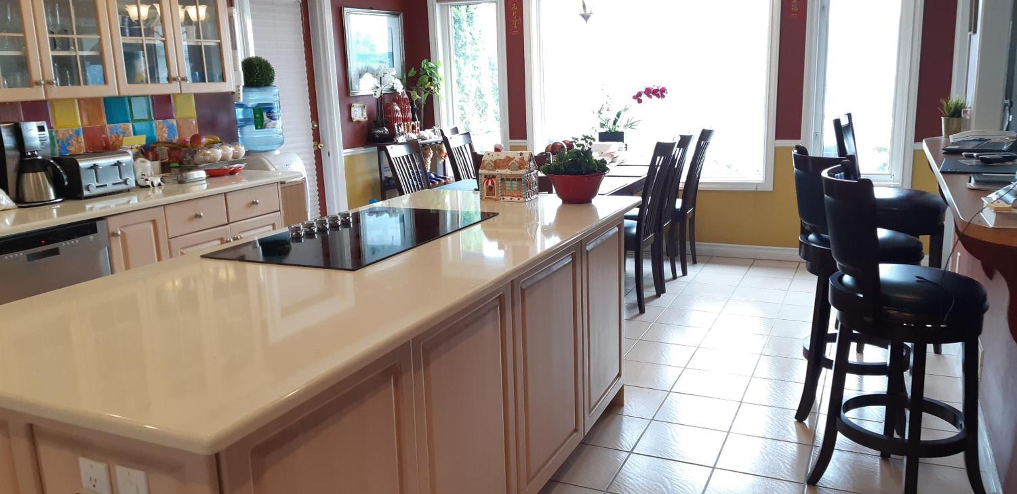 Lakeview House With 4 Rooms Kelowna Near Downtown & Knox Moutain Bilik gambar