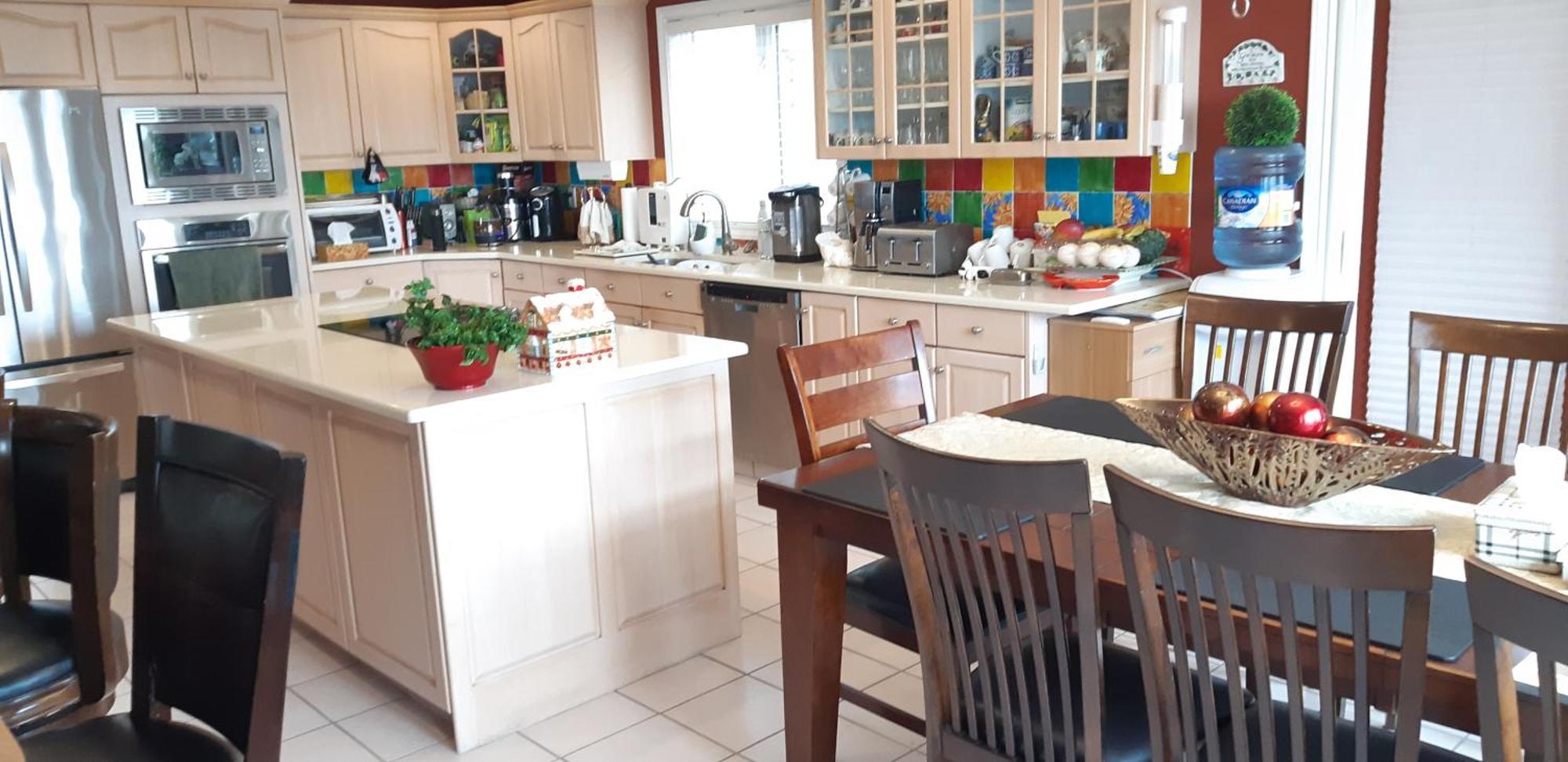Lakeview House With 4 Rooms Kelowna Near Downtown & Knox Moutain Bilik gambar