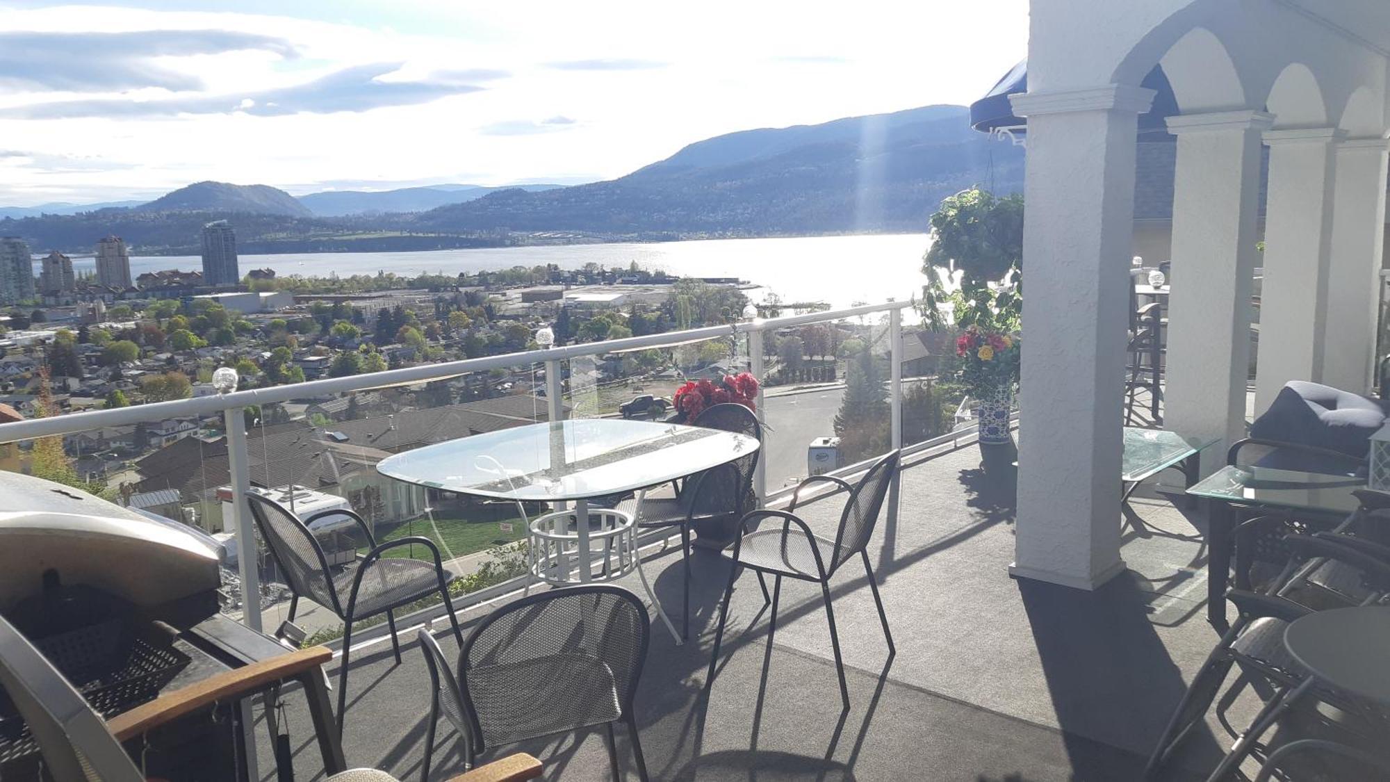 Lakeview House With 4 Rooms Kelowna Near Downtown & Knox Moutain Bilik gambar